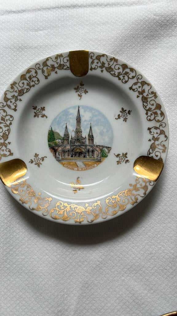 Schaaltje Limoges France afbeelding basilique Lourdes, Antiek en Kunst, Ophalen