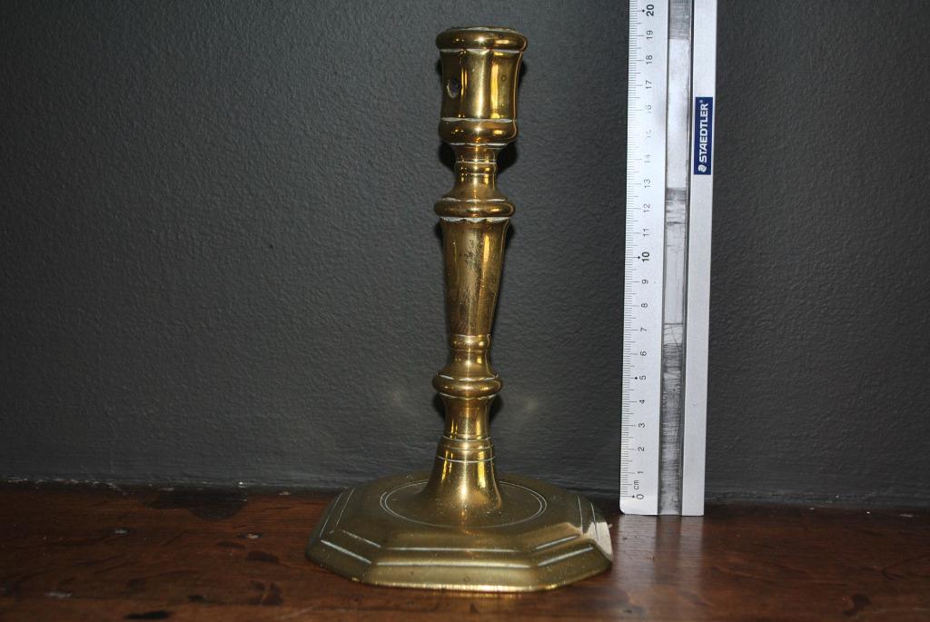 Bougeoir cuivre doré base octogonale style Haute Epoque 1, Enlèvement ou Envoi, Cuivre ou Bronze