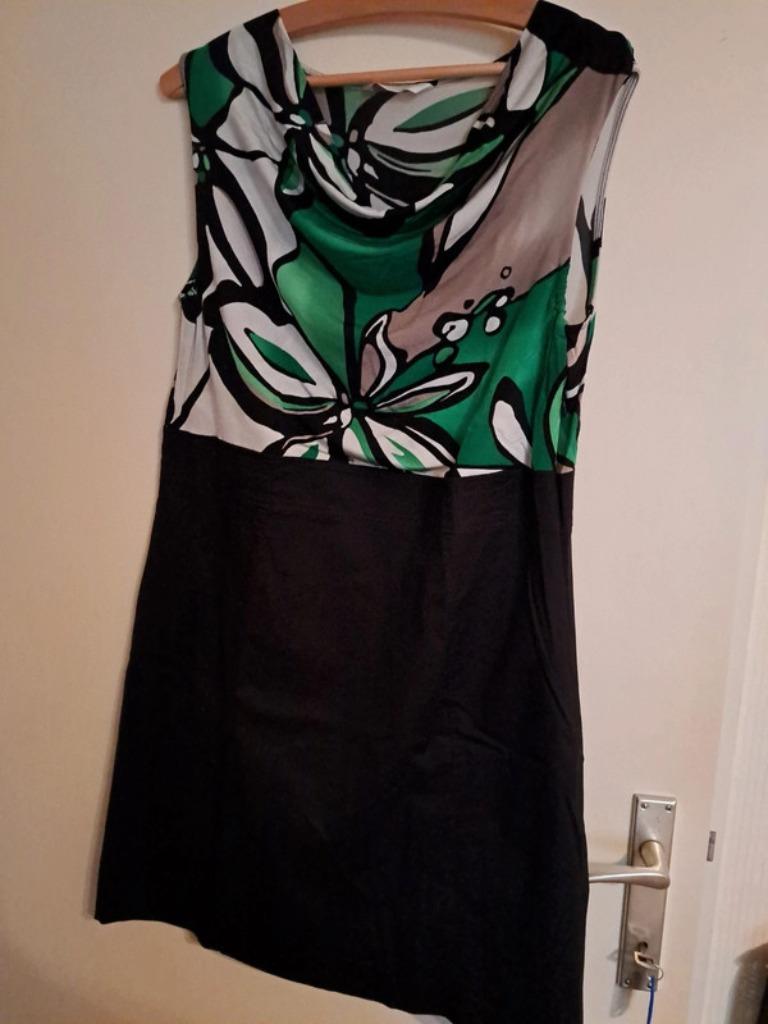 Atmos Fashion zwart-groene jurk 44, Kleding | Dames, Jurken, Zwart, Atmos fashion, Maat 42/44 (L), Ophalen of Verzenden