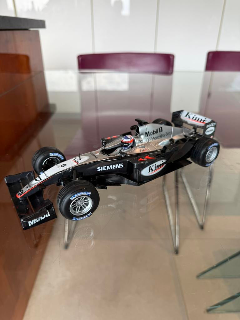 F1 McLAREN MERCEDES MP4/16 # 4 COULTHARD 1/18 HOT WHEELS, Enlèvement ou Envoi, Comme neuf, Voiture, Hot Wheels