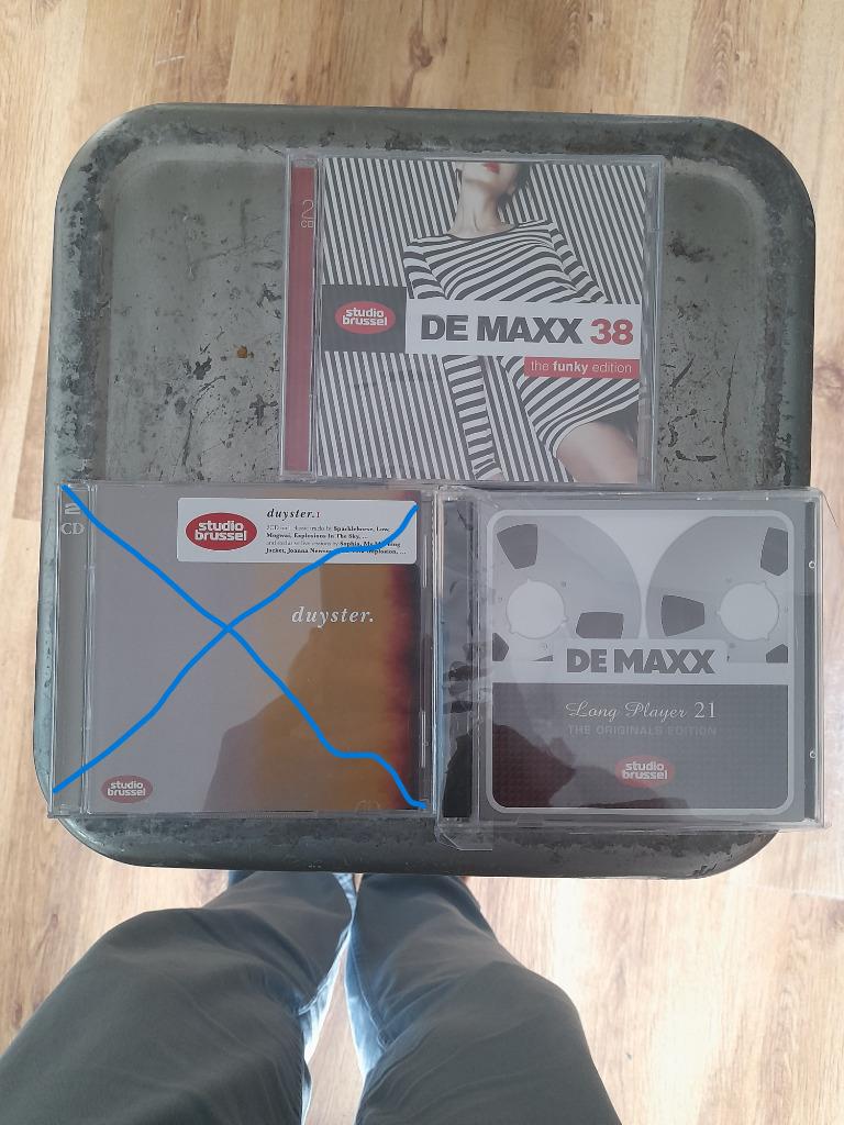 Pakket Studio Brussel compilaties + boek, Cd's en Dvd's, Verzenden, Zo goed als nieuw, Boxset
