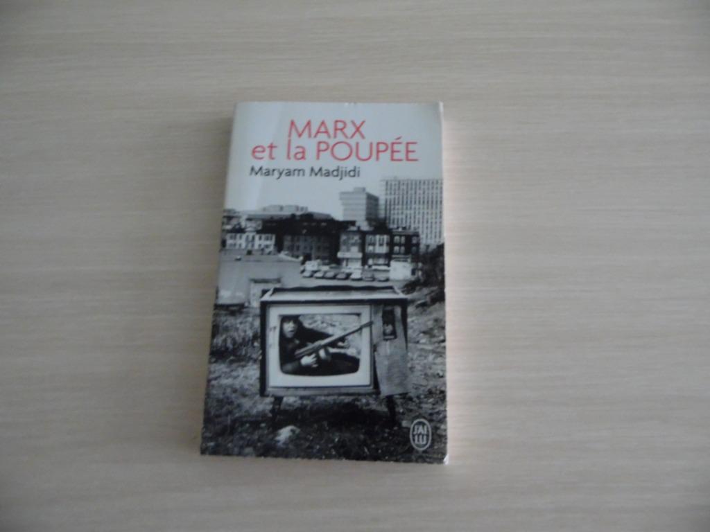 MARX ET LA POUPÉE       MARYAM MADJIDI, Enlèvement ou Envoi, Comme neuf, Europe autre, Maryam Madjidi