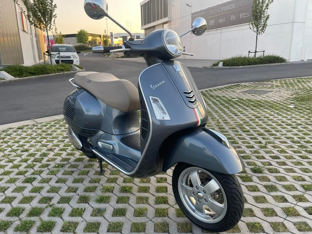 PIAGGIO VESPA 300 * 2016 * CT ok * Garantie, Motoren, Scooter, 300 cc, Bedrijf, Minimaal motorrijbewijs A2