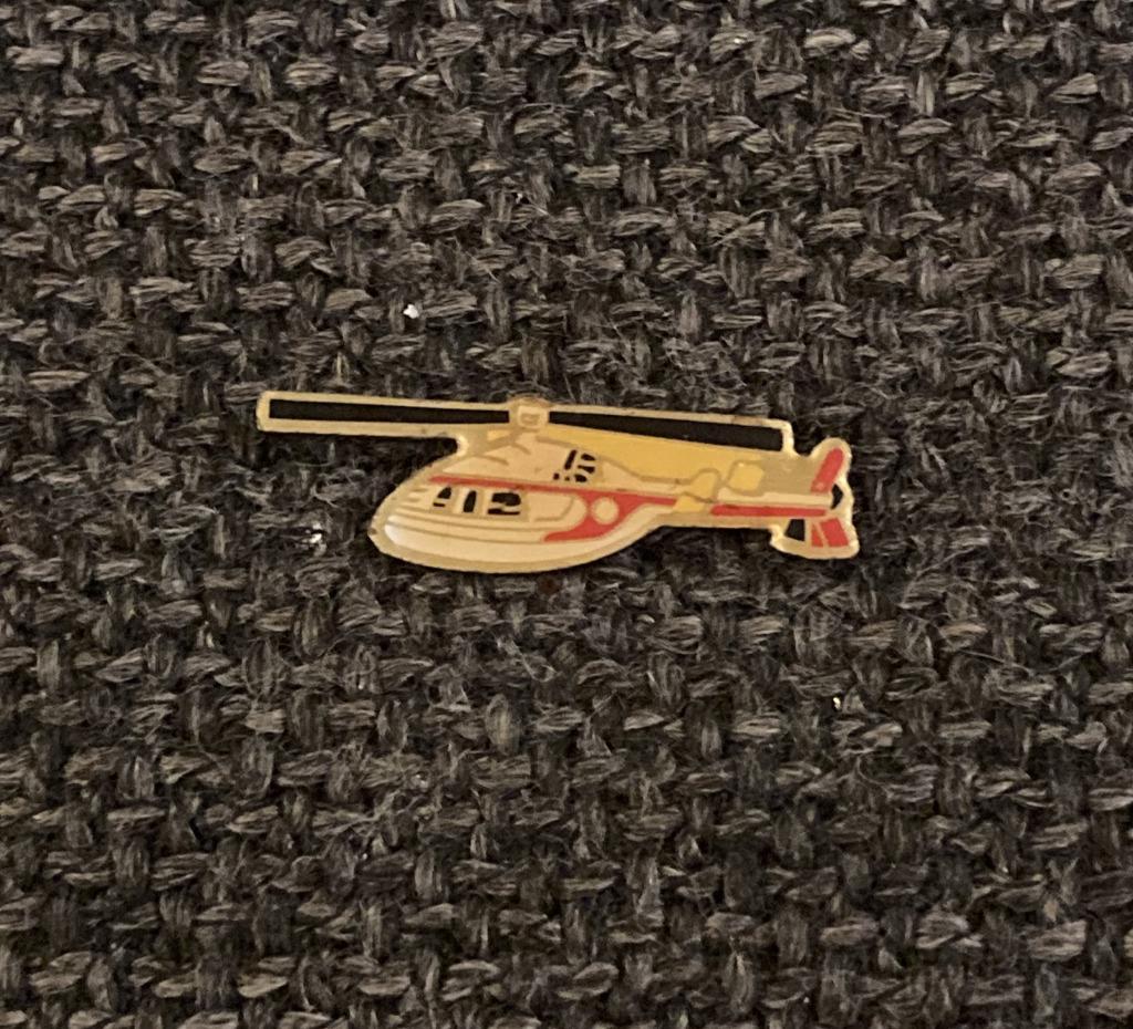 PIN - HELIKOPTER - HELICOPTER - HÉLICOPTÈRE, Envoi, Utilisé, Transport, Insigne ou Pin's