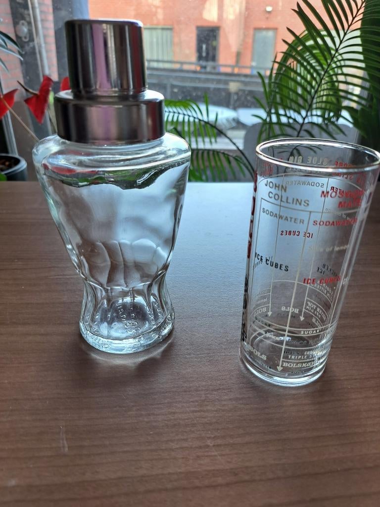 Cocktailshaker en mengglas,nooit gebruikt., Hobby en Vrije tijd, Ophalen of Verzenden, Zo goed als nieuw