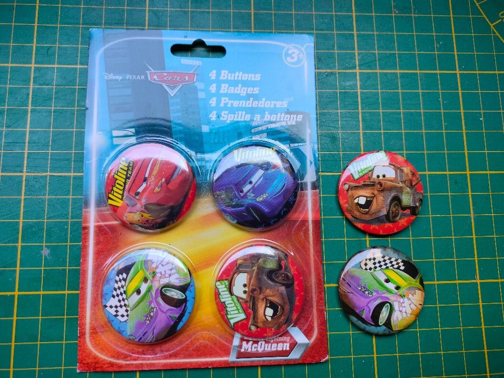 6 pins Disney Cars McQueen auto rood, Ophalen of Verzenden, Nieuw
