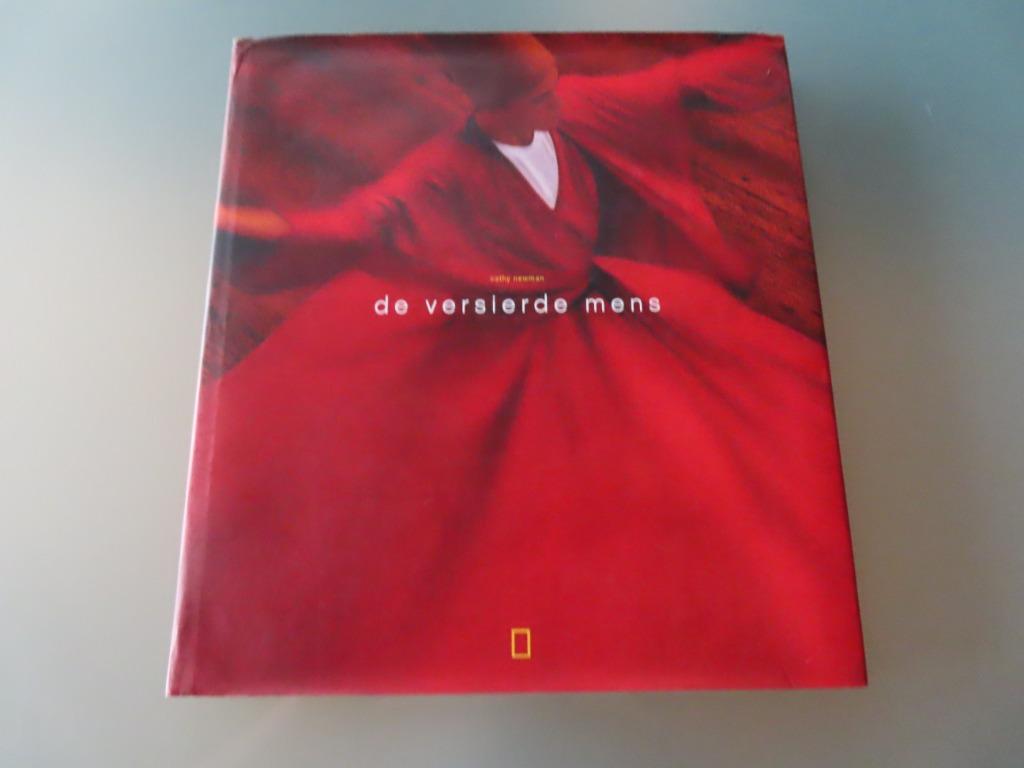 De Versierde Mens – Cathy Newman National Geographic, Boeken, Mode, Gelezen, Mode algemeen, Ophalen of Verzenden