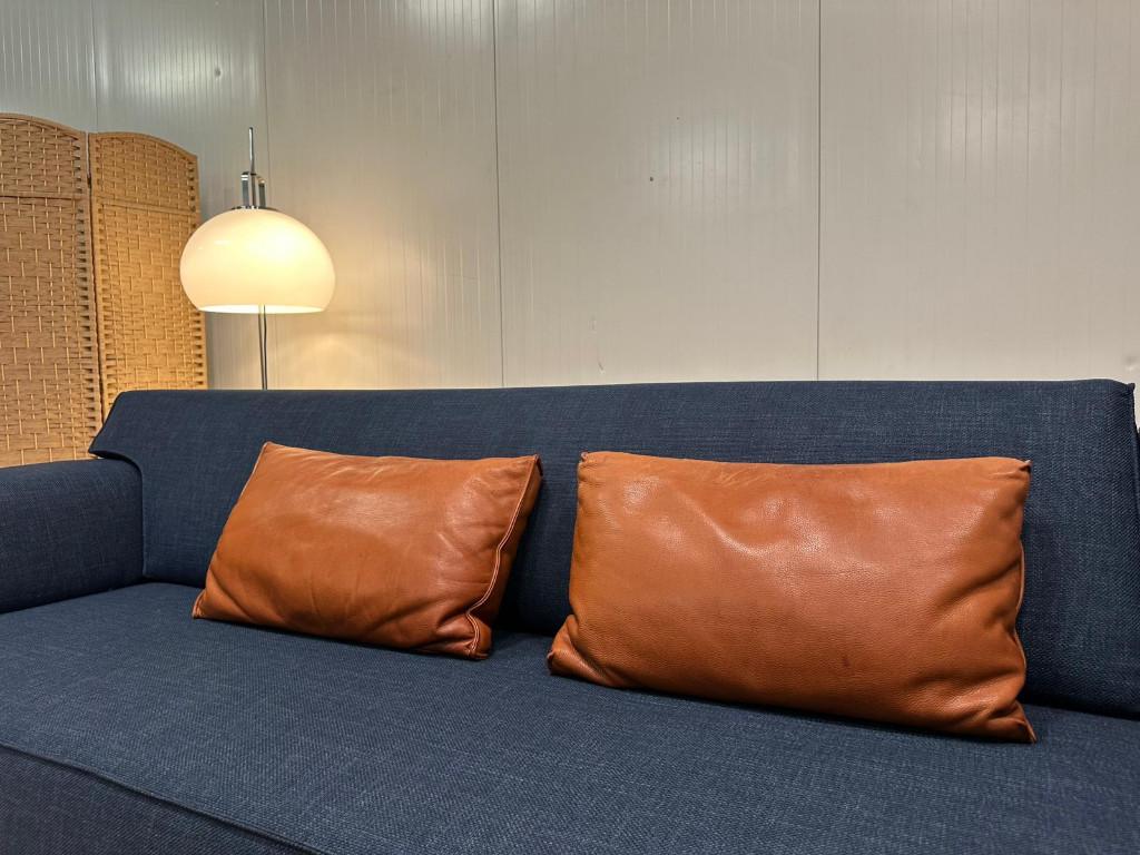 2x Origineel Design on Stock Lendekussen – €150 p/st, Ophalen of Verzenden, Zo goed als nieuw, Oranje, Rechthoekig