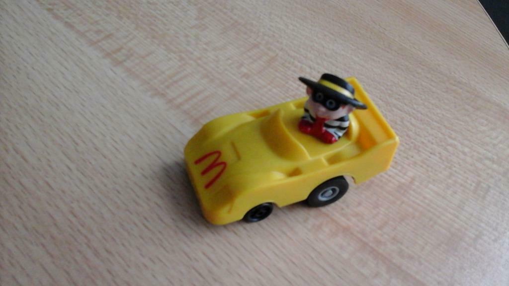 mac donalds speelgoedauto H: 4x3x6cm, Ophalen of Verzenden, Zo goed als nieuw