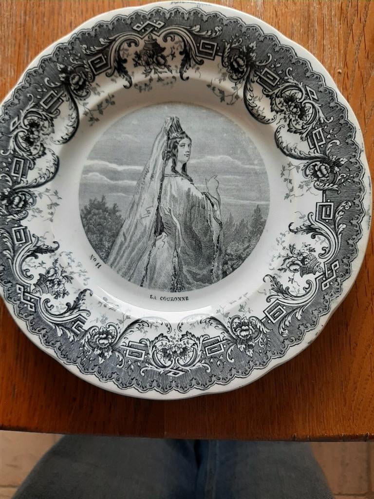 Assiette en porcelaine La Couronne numéro 11, Antiquités & Art, Enlèvement