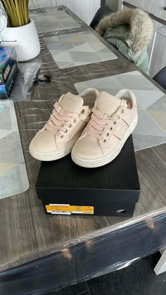 Kinderschoenen maat 30 tommy hilfiger 1maal gedragen., Kinderen en Baby's, Ophalen of Verzenden, Zo goed als nieuw