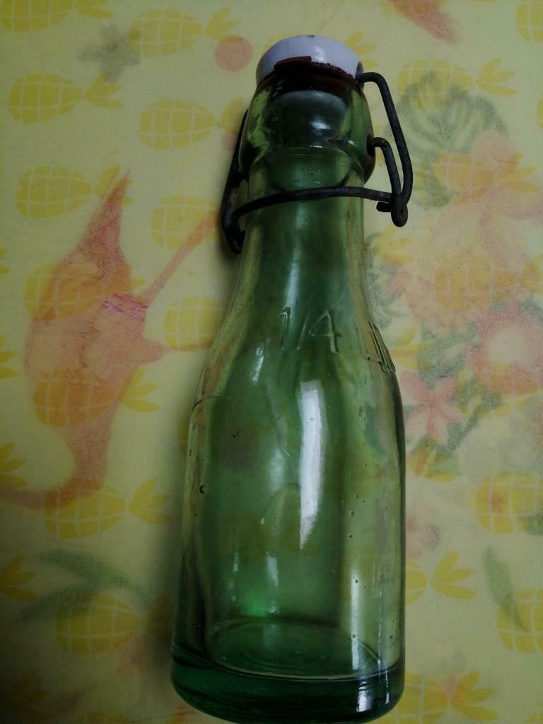 Oude fles 1/4 liter, Antiek en Kunst, Ophalen of Verzenden