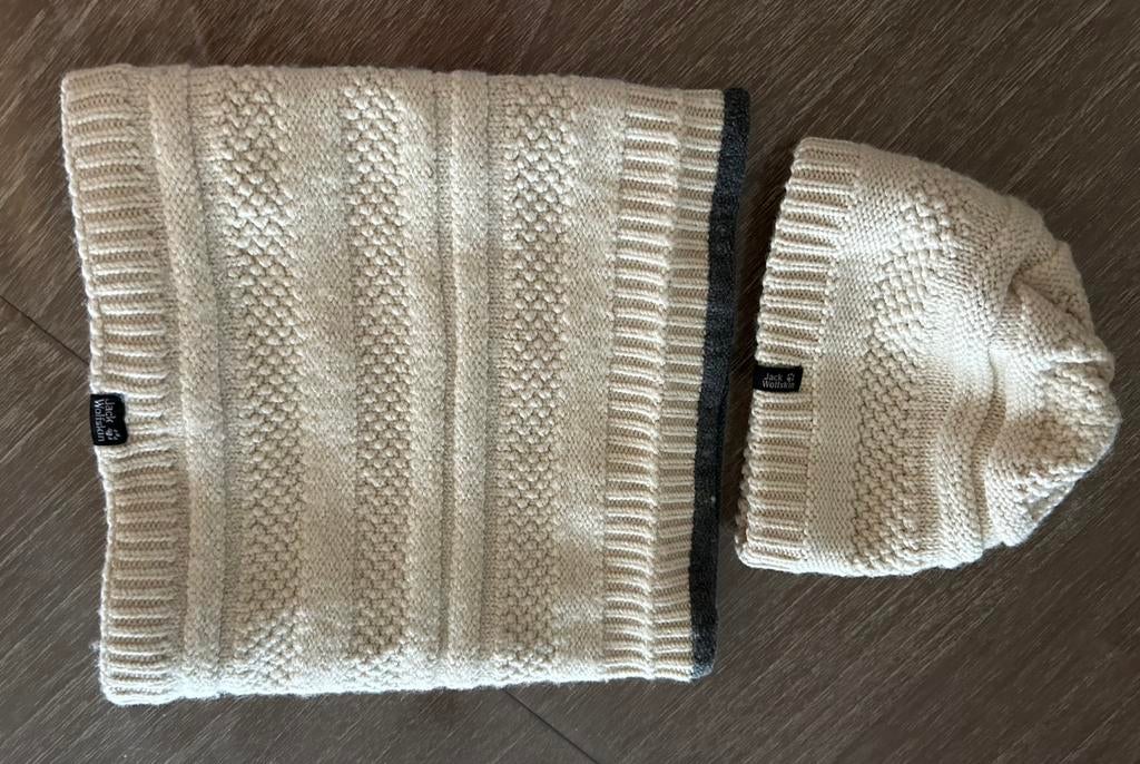 Warme muts Jack-wolfskin met sjaal,, Ophalen, Zo goed als nieuw