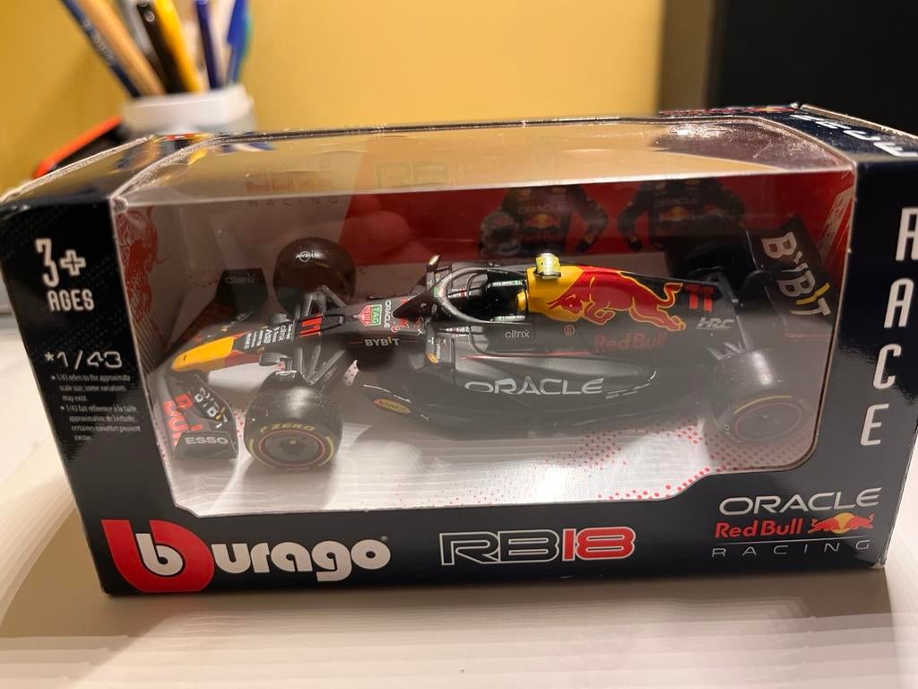 1/43 Red Bull RB18 Burago, Ophalen, Zo goed als nieuw, Auto