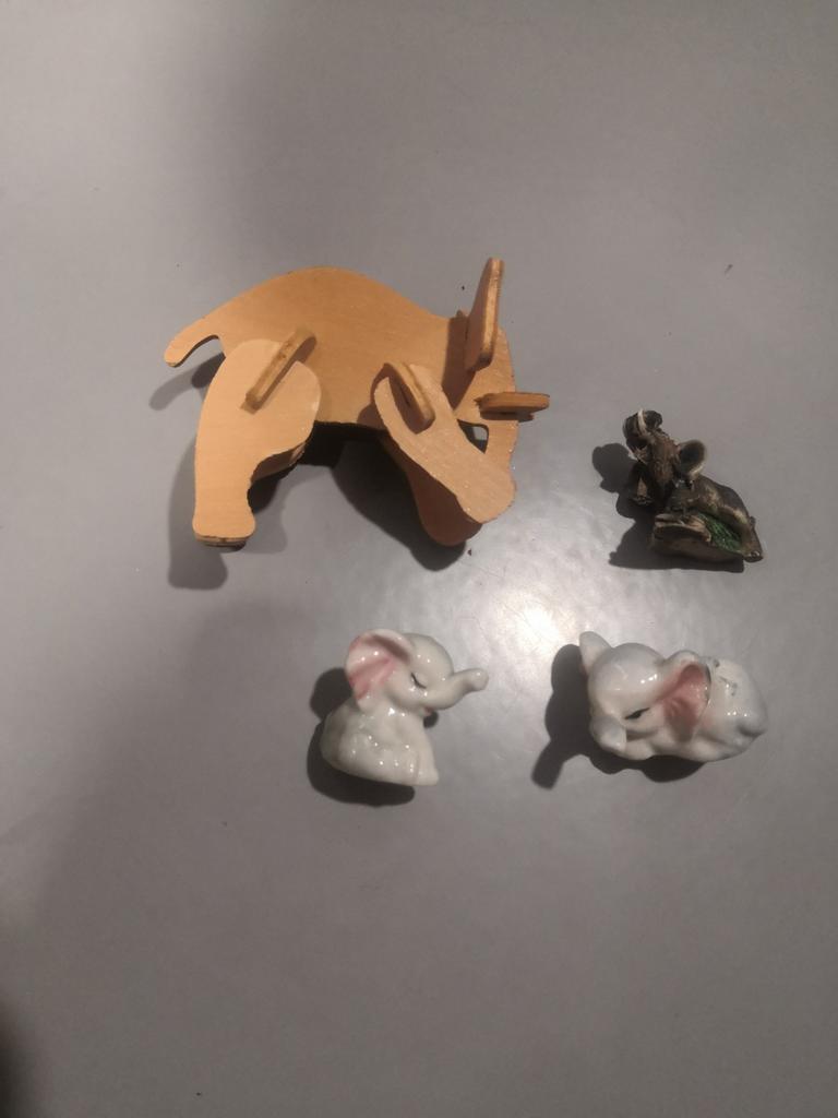 Lots de 4 éléphants, Enlèvement, Comme neuf, Autres, Statue ou Figurine