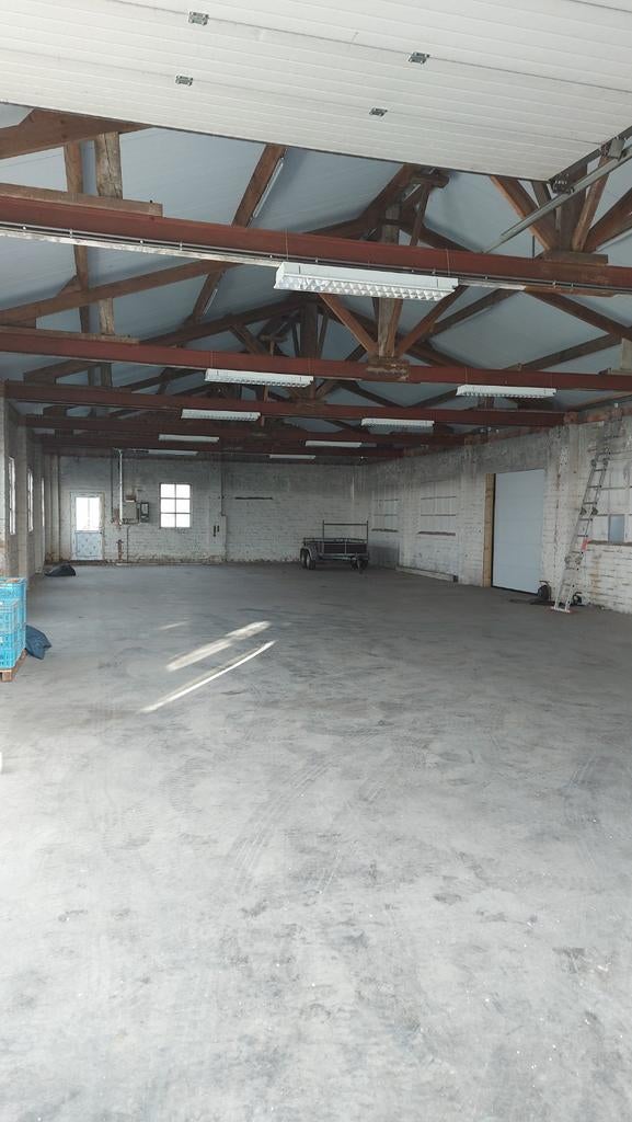Entrepôt = Entrepôt 300 M2