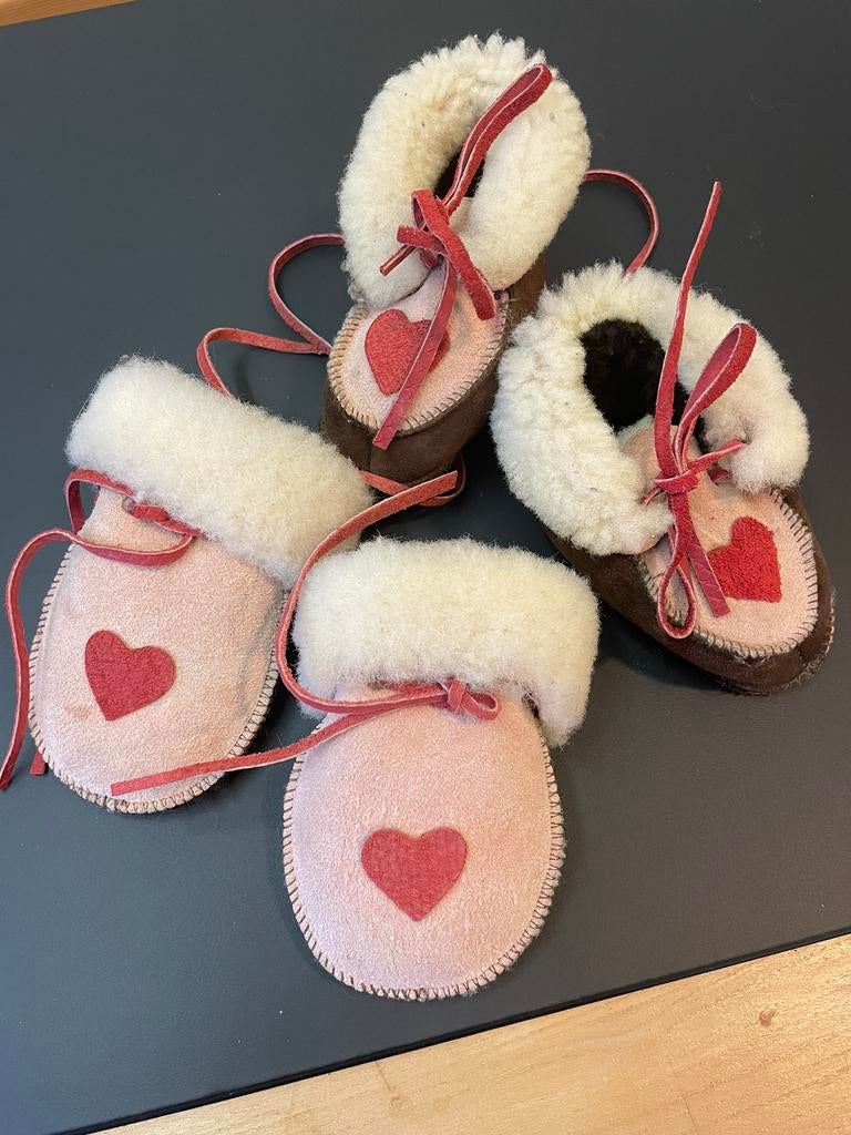 Mitaines et chaussons pour bébés moutons NEUFS, Enlèvement, Comme neuf, Pantoufles