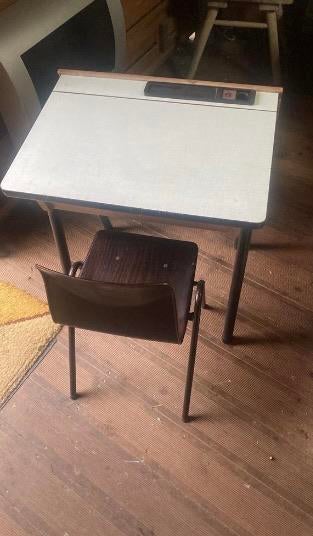 Vintage lessenaarvoor kind met stoeltje, Ophalen