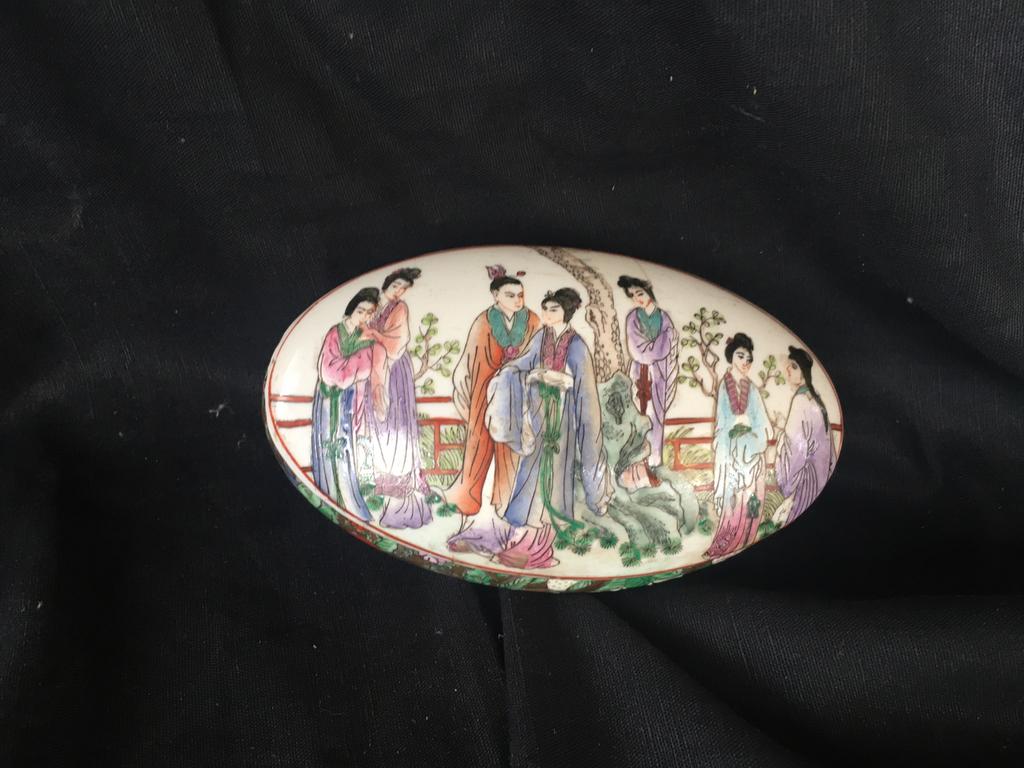 Porseleinen Chinese schaal met deksel, Ophalen