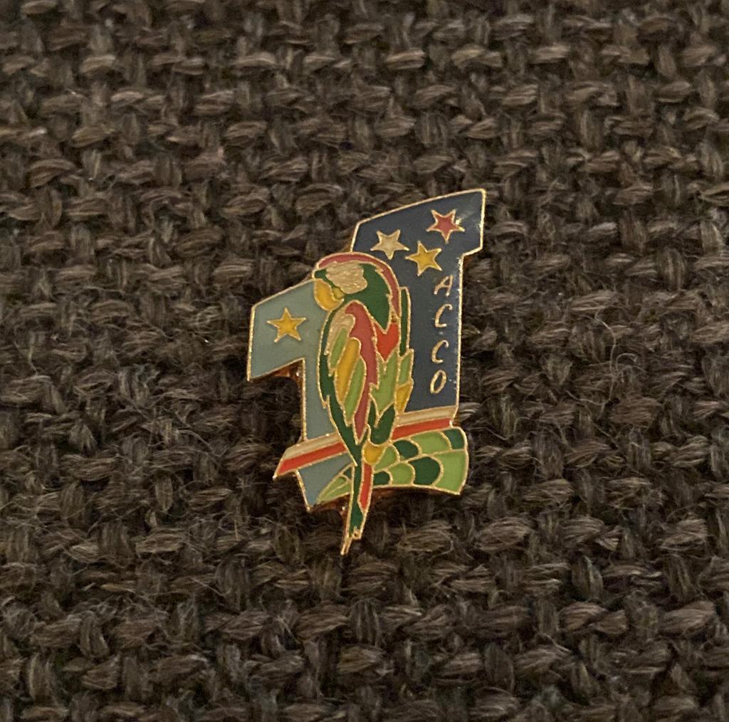 PIN - ACCO - PAPEGAAI - PARROT - PERROQUET, Envoi, Utilisé, Autres sujets/thèmes, Insigne ou Pin's