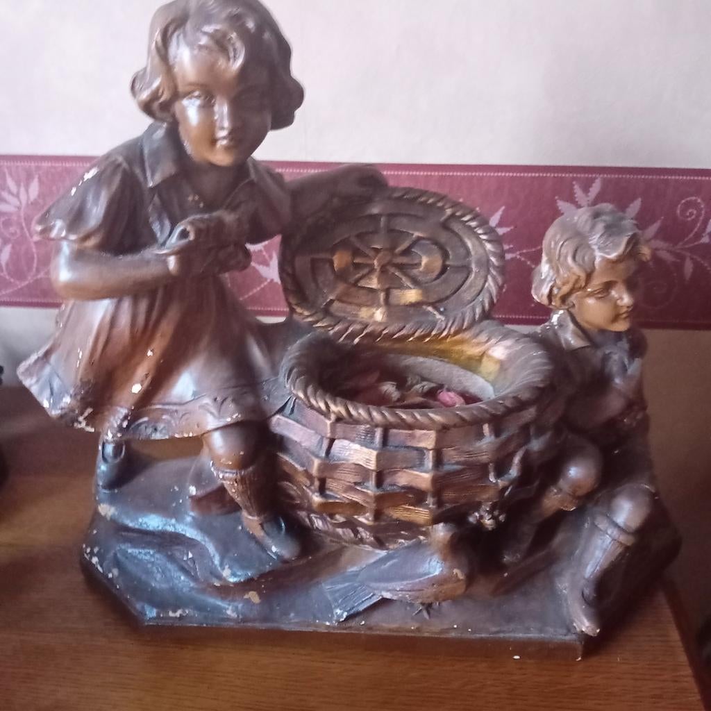 Statue en plâtre brun pour enfants, Collections, Enlèvement