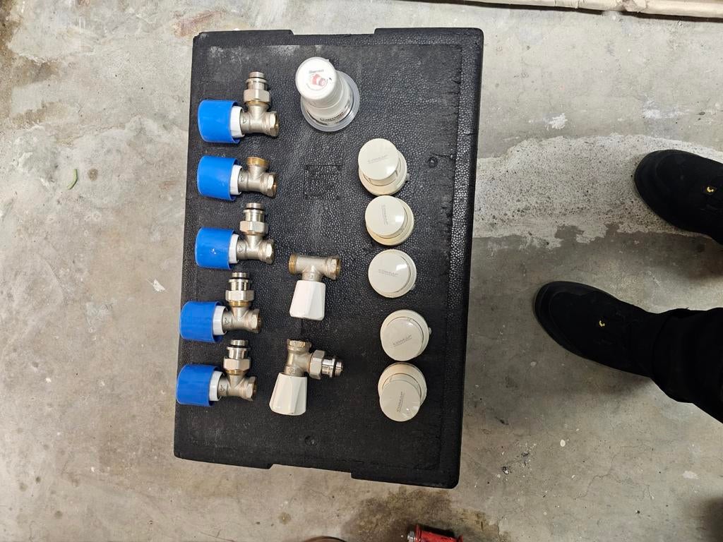 compact radiator thermostakranen .18 stuks, Ophalen of Verzenden, Gebruikt, Radiator