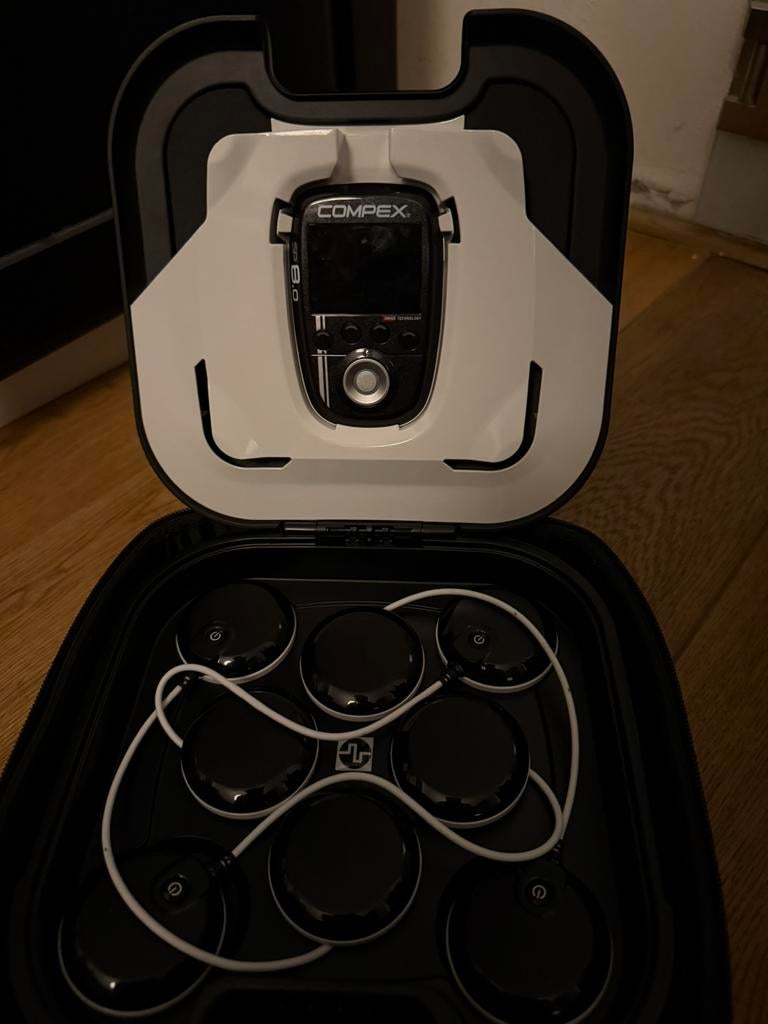 Compex SP 8.0 – Électrostimulateur haut de gamme – État neuf, Sports & Fitness, Produits de massage, Enlèvement