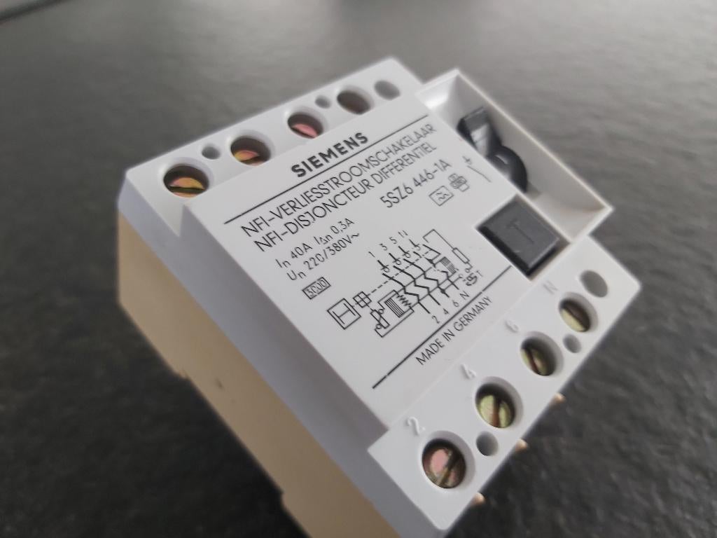 Différentiel SIEMENS 4P - 40A - 0,3A, Enlèvement ou Envoi, Comme neuf, Autres types