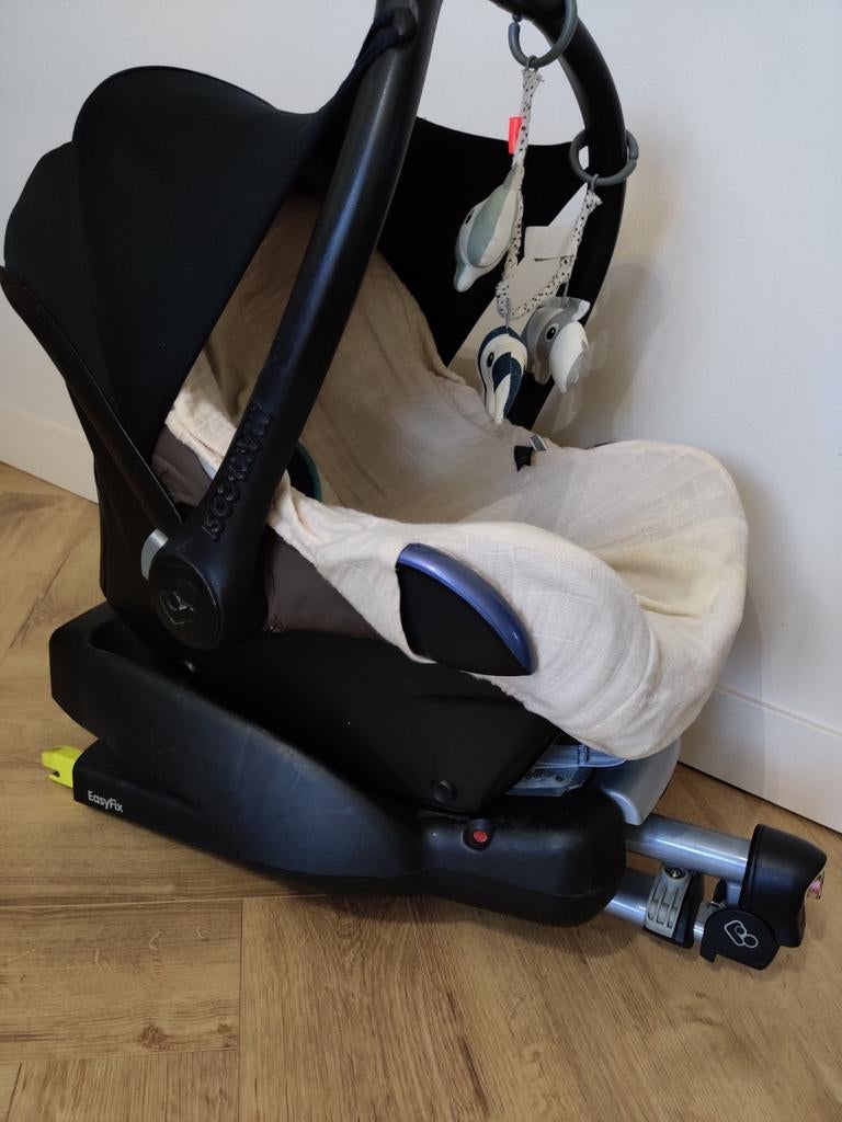 Maxi cosi houder met EasyFix voor in de auto, Kinderen en Baby's, Autostoeltjes, Ophalen