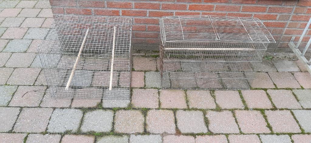 Te Koop 2 kooien, Dieren en Toebehoren, Vogels | Overige Vogels