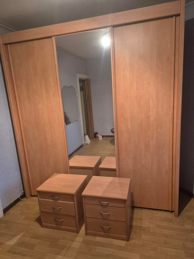 Slaapkamermeubilair: 1 kleedkamer en 2 nachtkastjes, Ophalen, Zo goed als nieuw
