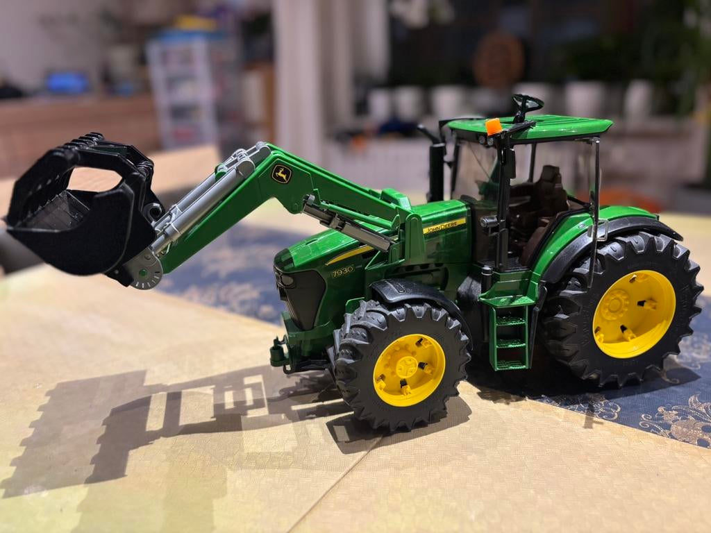 Tracteur john Deere + ependeur, Enfants & Bébés, Jouets | Véhicules en jouets, Enlèvement, Comme neuf