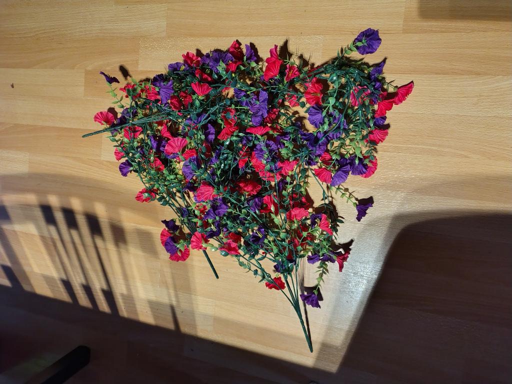 4 mooie strengen van plastic sierbloemen, Huis en Inrichting, Ophalen of Verzenden, Zo goed als nieuw