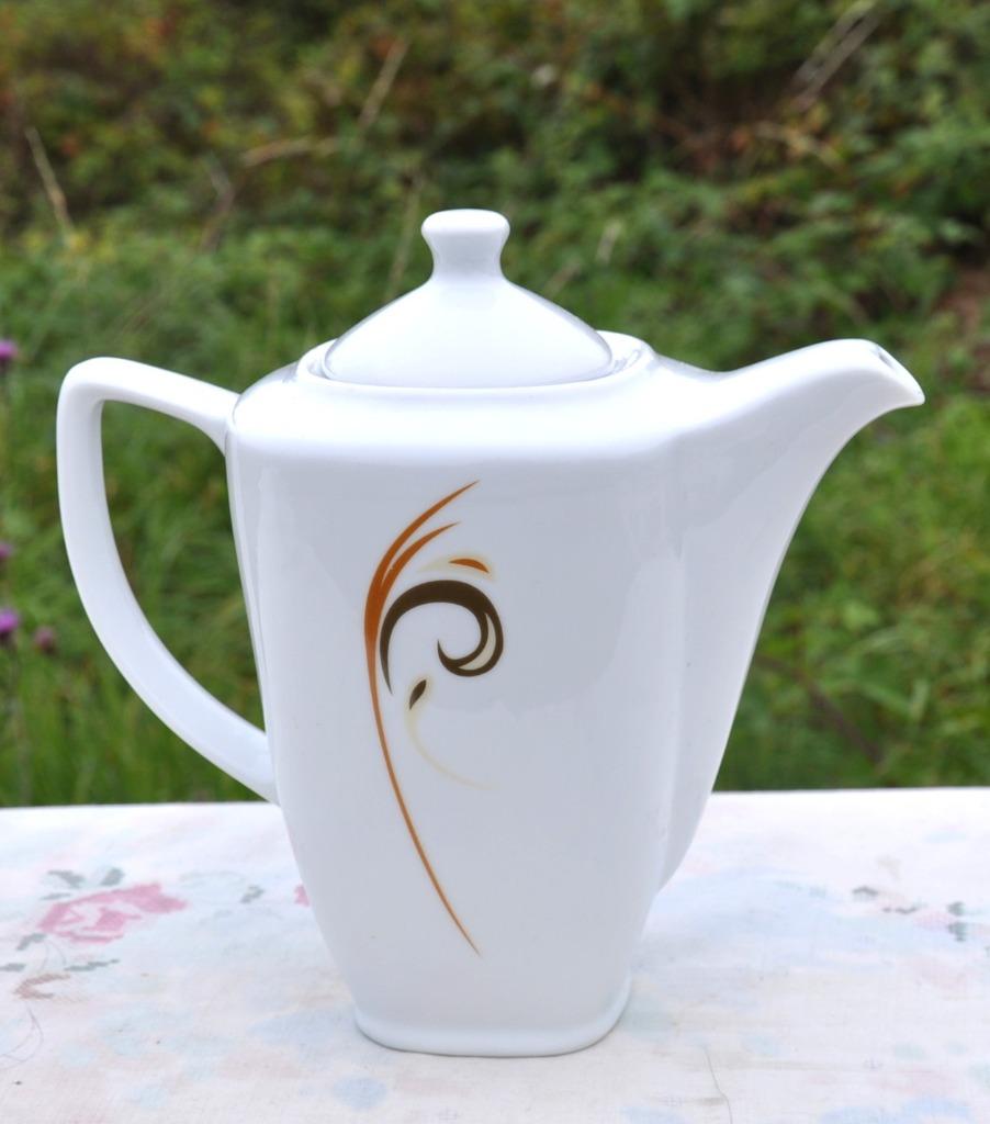 cafetiere en porcelaine blanche motif moderne, Enlèvement ou Envoi