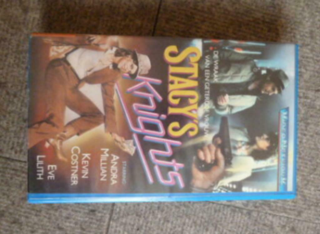 VHS video cassette STACY 'S KNIGHTS de wraak van een ....., Tous les âges, Enlèvement ou Envoi, Autres genres