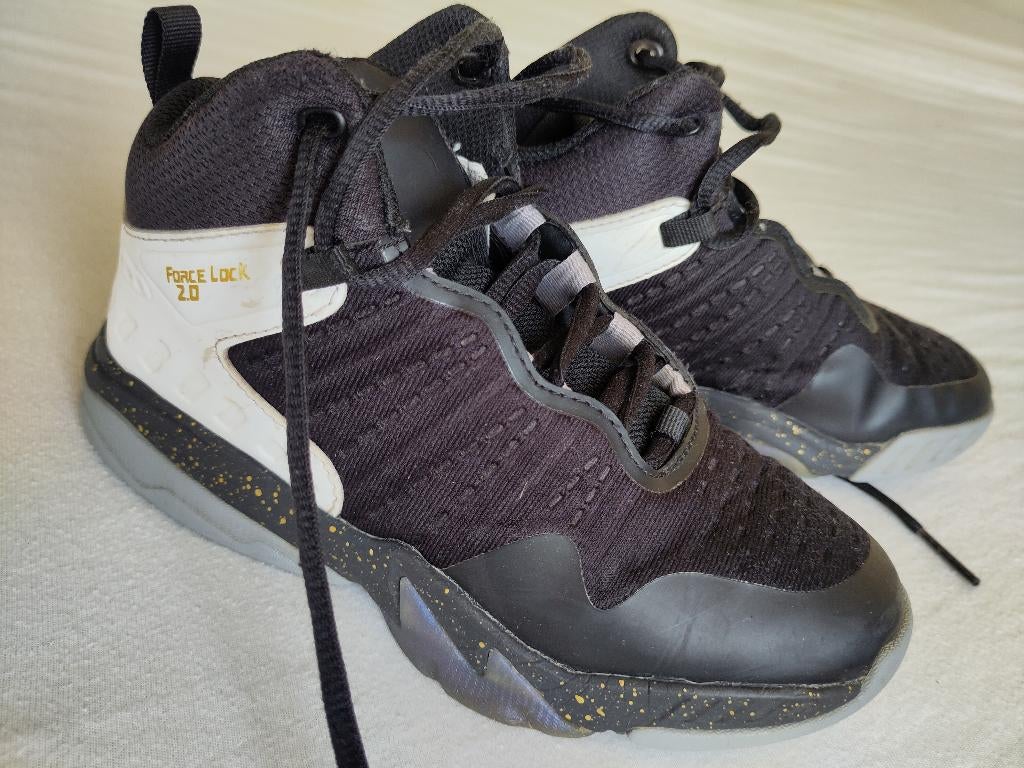 Basketbalschoen maat 34 (Decathlon), Sport en Fitness, Basketbal, Ophalen, Zo goed als nieuw, Schoenen