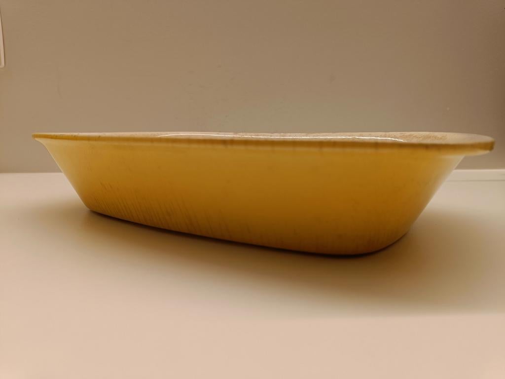 Toffe keramieken ovenschaal in originele gele kleur - retro!, Gebruikt, Keramiek, Ophalen of Verzenden, Schaal of Schalen