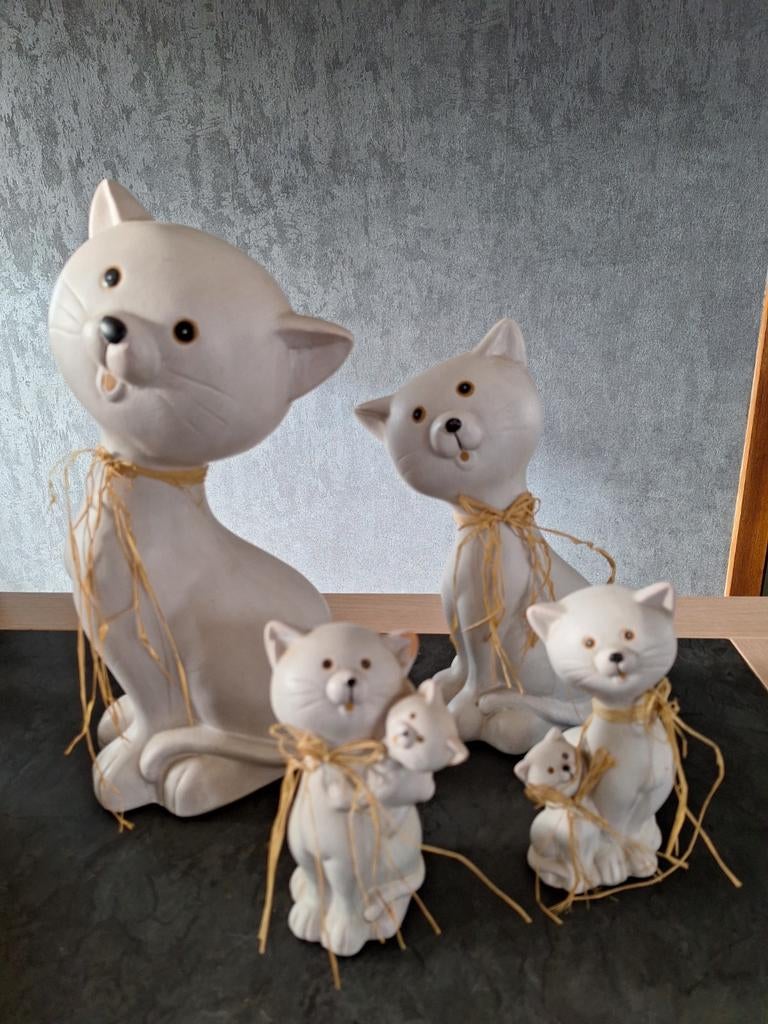 4 images de chatte, Collections, Statues & Figurines, Comme neuf, Animal, Enlèvement ou Envoi