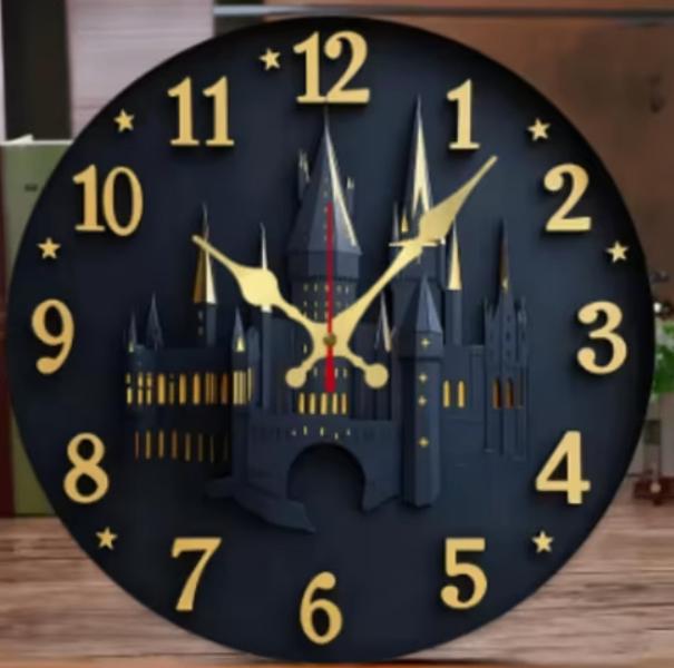 Ronde wandklok van hout Kasteel bij nacht (25cm)