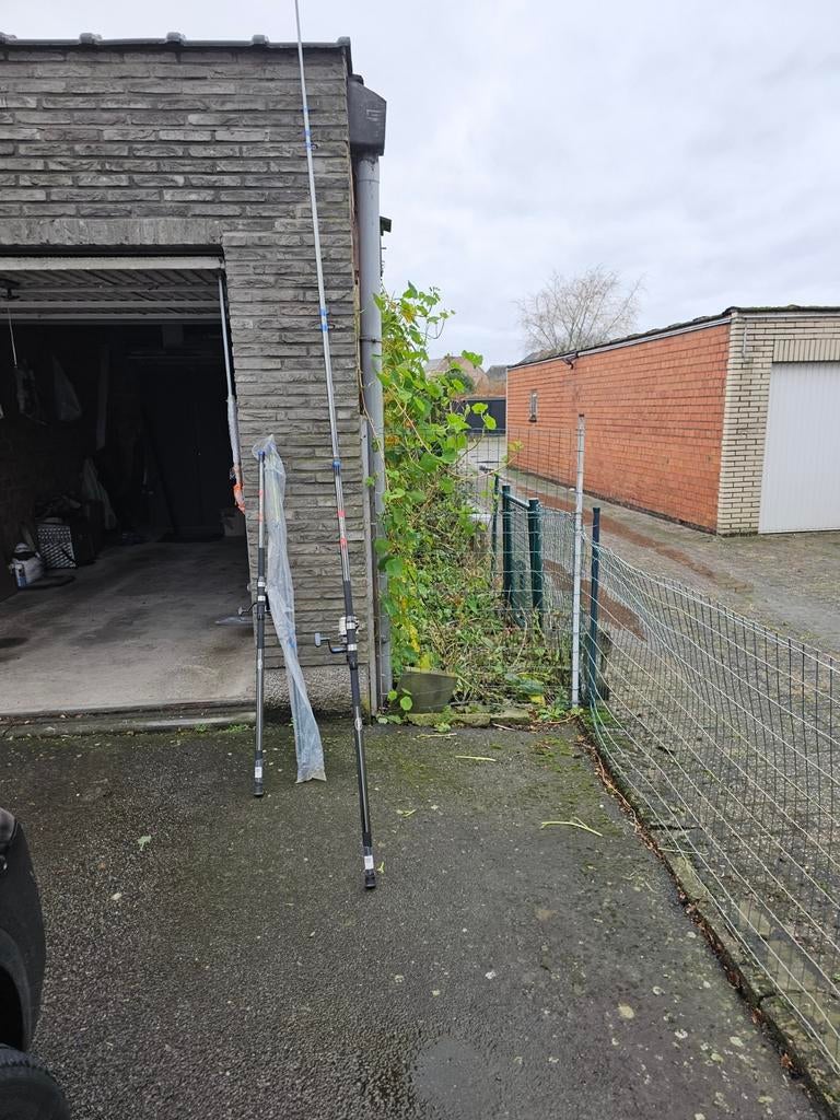 2 cannes à lancer avec moulinets, Enlèvement, Comme neuf