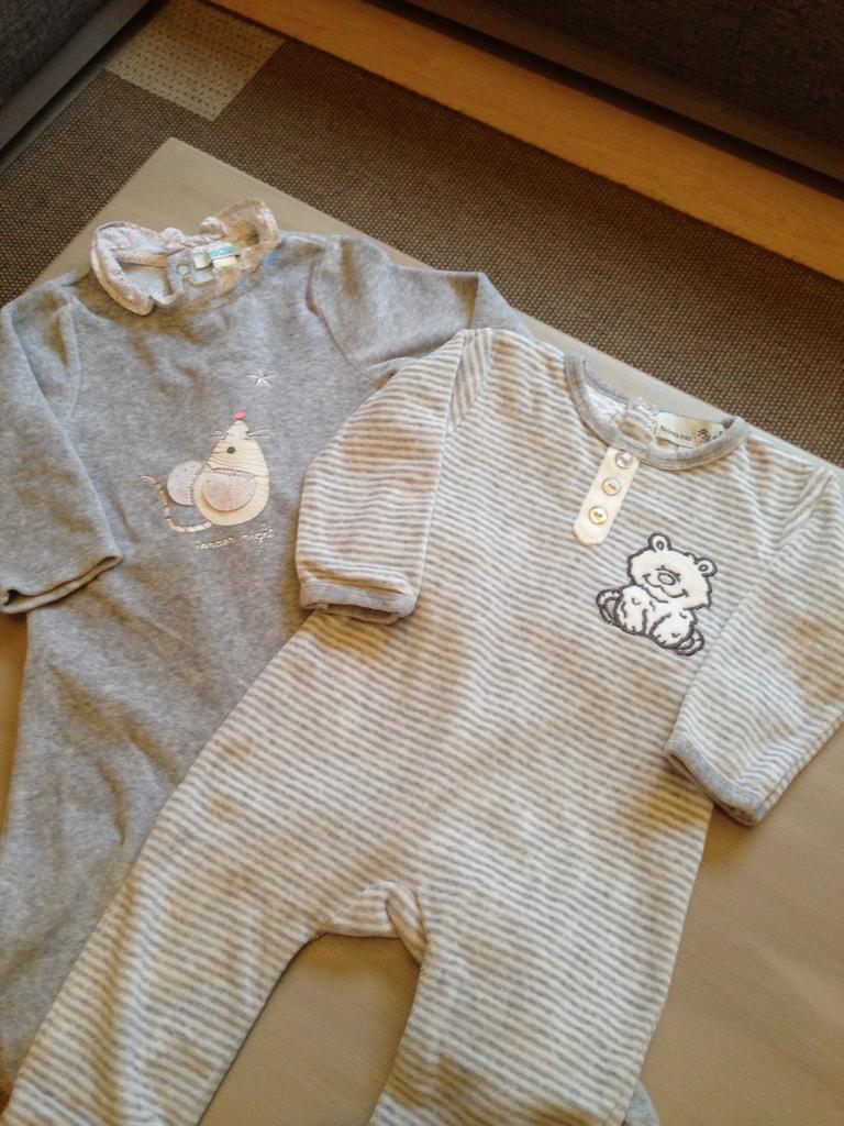 Pyjama en velours mt74, Enfants & Bébés, Enlèvement ou Envoi, Comme neuf