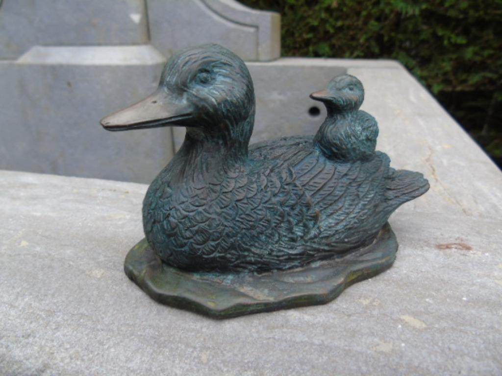 statue d un canard et son petit en bronze ., Enlèvement, Bronze