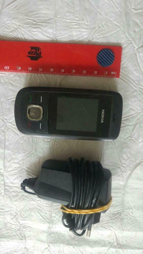 Gsm telefoon téléphone Nokia 2220s RM 590 Romania + chargeur, Enlèvement ou Envoi, Utilisé