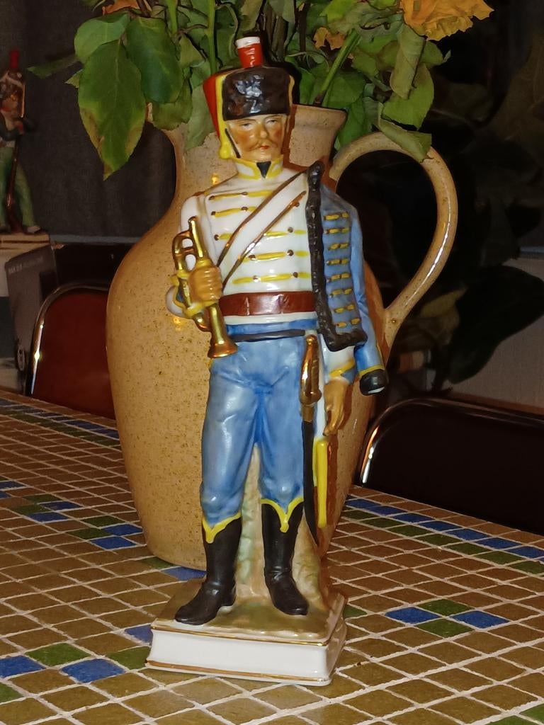 Vintage porseleinen beeldje van een cavalerist, Enlèvement ou Envoi, Comme neuf