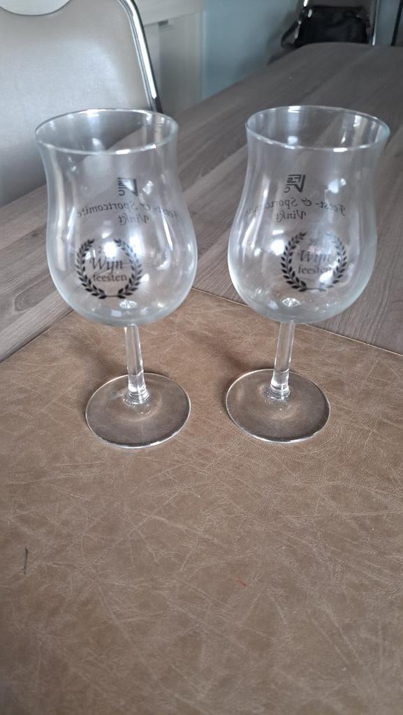 2 wijnglazen ,wijnfeesten van Vinkt, Ophalen of Verzenden, Zo goed als nieuw