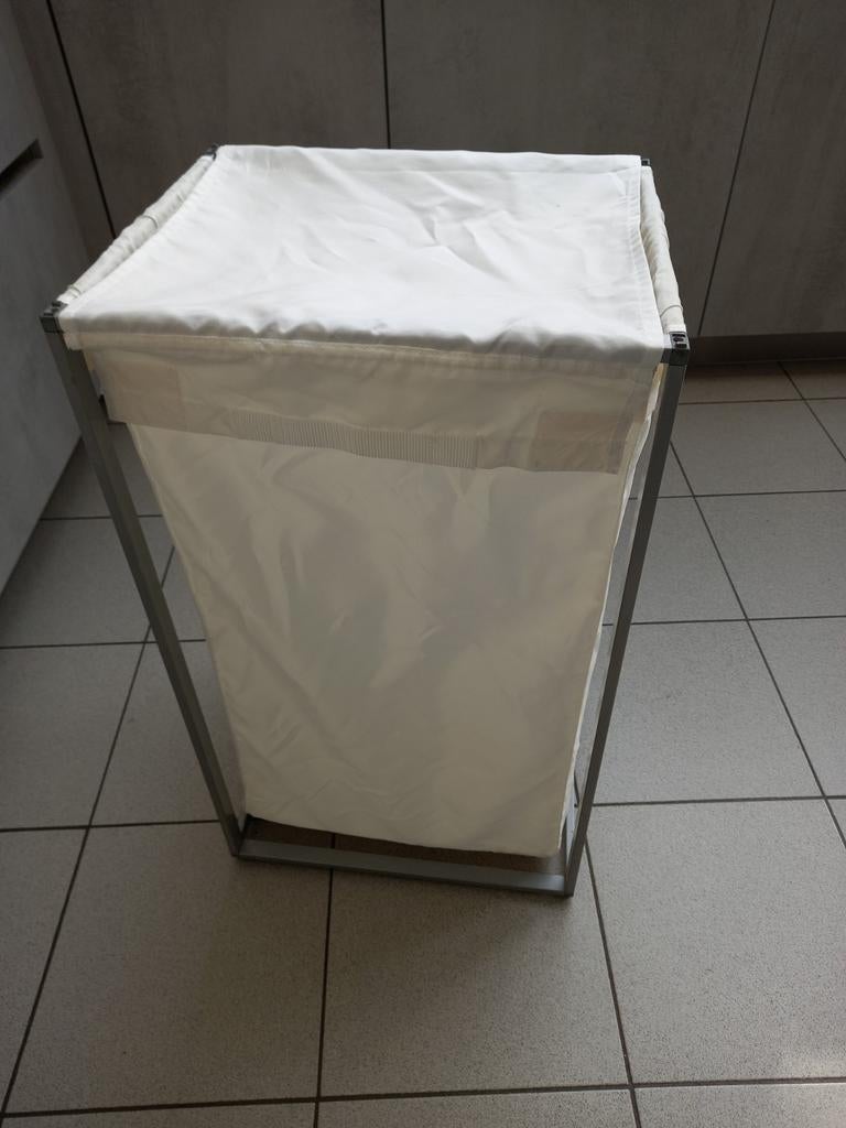 Manne / Panier à linge IKEA, Enlèvement