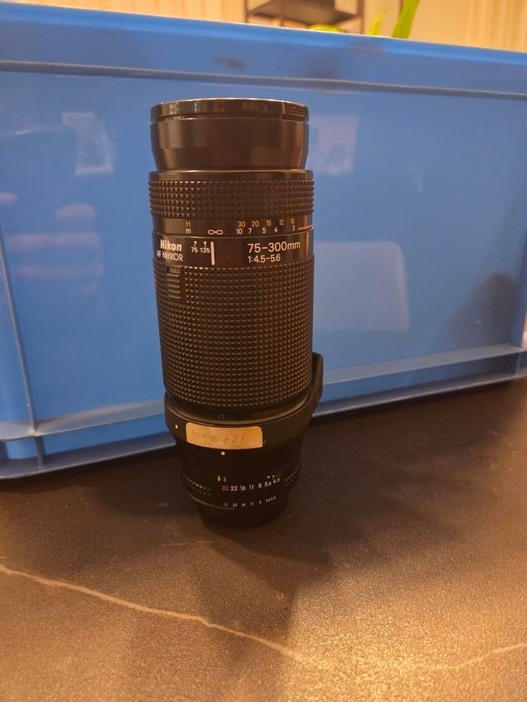 Nikon AF Nikkor 75-300 mm 1:4.5-5.6 pour les pièces ou le ne, Enlèvement ou Envoi