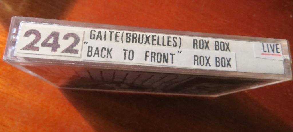 FRONT 242 - LIVE IN BRUSSELS - BACK TO FRONT (ROX BOX -RTBF), CD & DVD, Pré-enregistrées, Autres genres, Utilisé, 1 cassette audio
