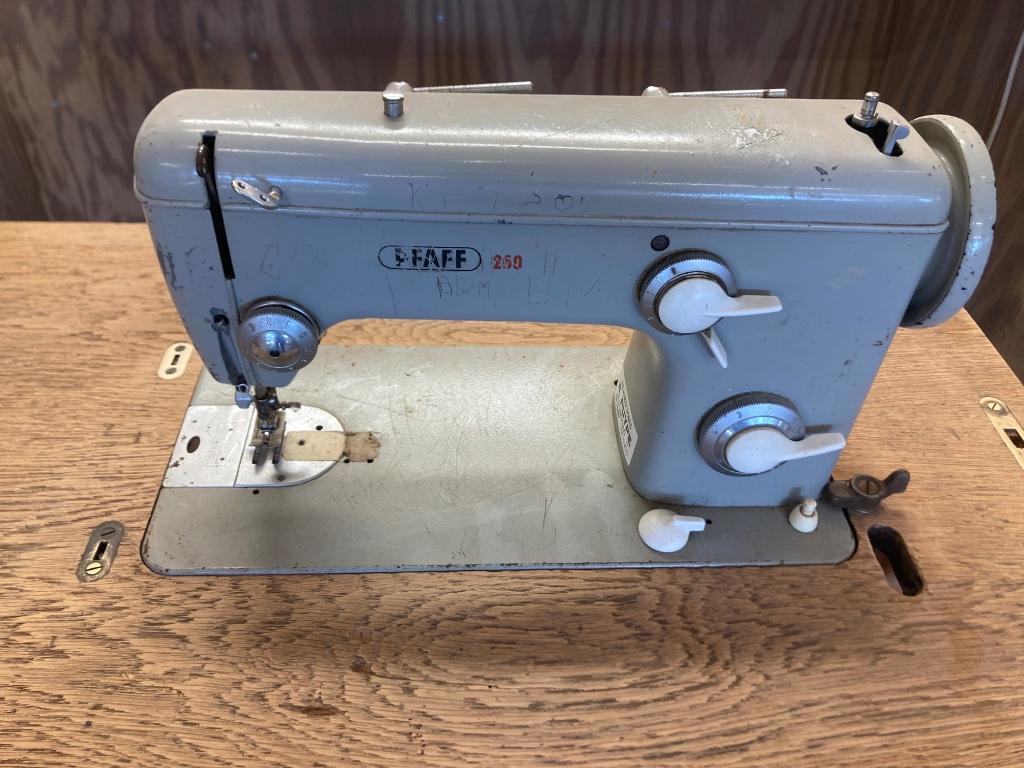 Vintage naaimachine Pfaff, Ophalen