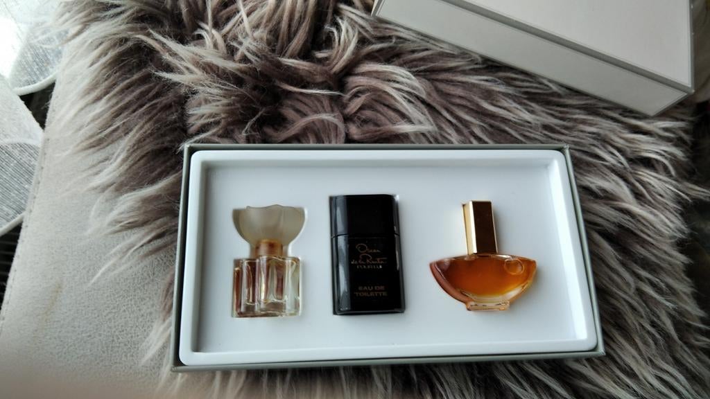 Parfumflesjes Oscar de la Renta verzameldoos, Verzamelen, Ophalen of Verzenden, Gevuld